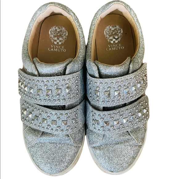 Girls unique silver shoes with studs Vince Camuto. Size 2M - Picture 3 of 3